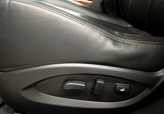 Подержанный автомобиль Infiniti QX70 2013 года (23 фото)