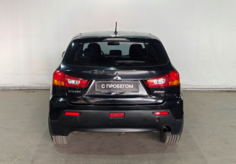 Подержанный автомобиль Mitsubishi ASX 2011 года (6 фото)