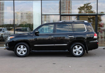 Подержанный автомобиль Lexus LX 2013 года (8 фото)