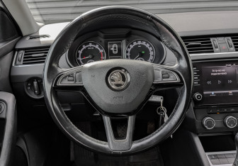 Подержанный автомобиль Skoda Octavia Liftback 2020 года (21 фото)