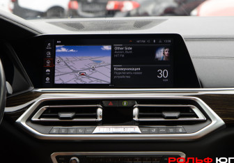 Подержанный автомобиль BMW X5 2019 года (21 фото)