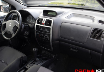 Подержанный автомобиль Mitsubishi Space Star Compactvan 2004 года (6 фото)