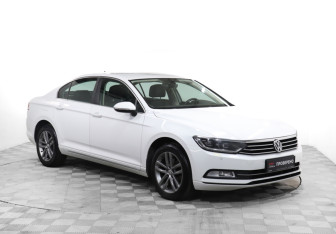 Подержанный автомобиль Volkswagen Passat Sedan 2017 года (3 фото)