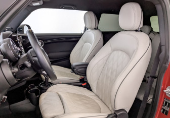 Подержанный автомобиль MINI Hatch 2020 года (20 фото)