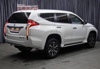 Подержанный автомобиль Mitsubishi Pajero Sport 2016 года (5 фото)