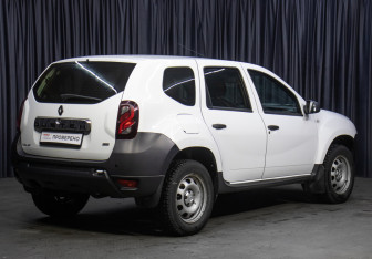 Подержанный автомобиль Renault Duster 2016 года (6 фото)