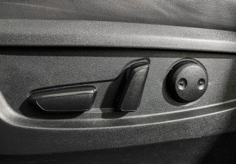 Подержанный автомобиль Infiniti QX50 2018 года (16 фото)