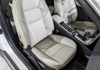 Подержанный автомобиль Volvo C30 2011 года (24 фото)