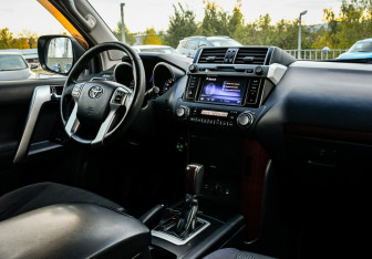 Подержанный автомобиль Toyota Land Cruiser Prado 2014 года (12 фото)
