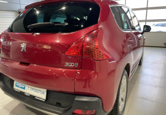 Подержанный автомобиль Peugeot 3008 2011 года (8 фото)