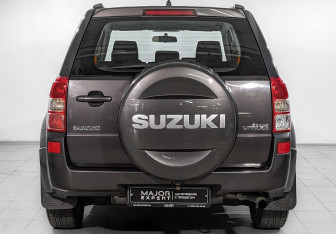 Подержанный автомобиль Suzuki Grand Vitara 2008 года (6 фото)