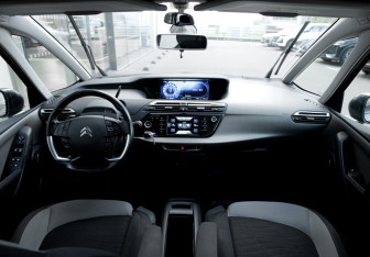 Подержанный автомобиль Citroen C4 Picasso 2016 года (11 фото)