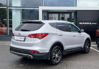 Подержанный автомобиль Hyundai Santa Fe 2013 года (5 фото)