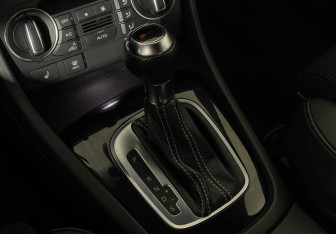 Подержанный автомобиль Audi Q3 2017 года (15 фото)