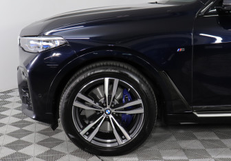 Подержанный автомобиль BMW X7 2019 года (8 фото)