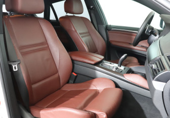 Подержанный автомобиль BMW X6 2012 года (9 фото)