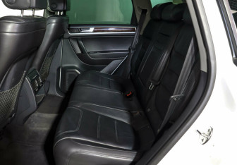 Подержанный автомобиль Volkswagen Touareg 2012 года (11 фото)