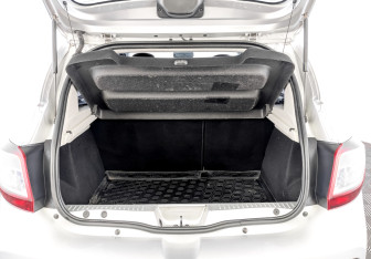 Подержанный автомобиль Renault Sandero 2018 года (10 фото)