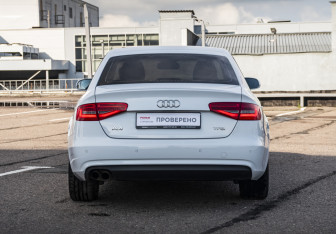 Подержанный автомобиль Audi A4 Sedan 2013 года (6 фото)