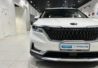Подержанный автомобиль Kia Carnival 2021 года (8 фото)