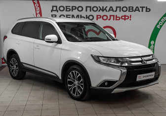 Подержанный автомобиль Mitsubishi Outlander 2016 года (3 фото)