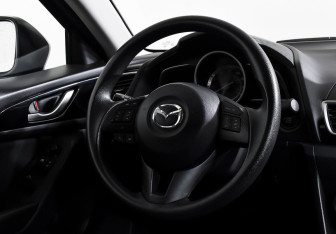 Подержанный автомобиль Mazda 3 Sedan 2015 года (11 фото)