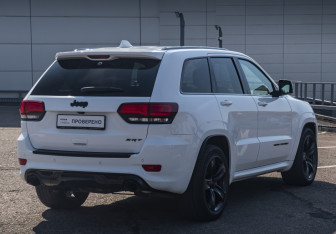 Подержанный автомобиль Jeep Grand Cherokee 2016 года (6 фото)