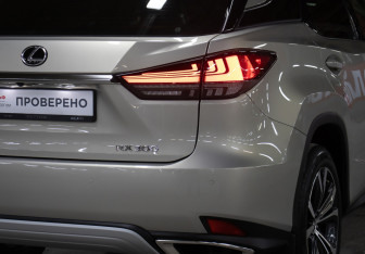 Подержанный автомобиль Lexus RX 2022 года (24 фото)