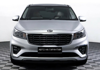 Подержанный автомобиль Kia Carnival 2019 года (2 фото)