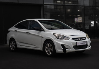 Подержанный автомобиль Hyundai Solaris Sedan 2011 года (3 фото)