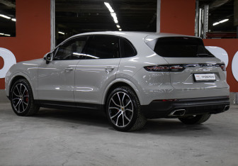 Подержанный автомобиль Porsche Cayenne 2021 года (7 фото)