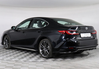Подержанный автомобиль Toyota Camry Sedan 2025 года (7 фото)