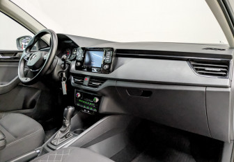 Подержанный автомобиль Skoda Rapid Liftback 2022 года (11 фото)