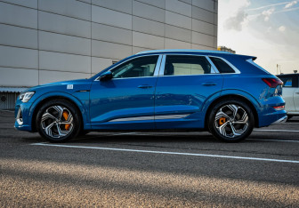 Новый Audi e-tron 2023 (8 фото)