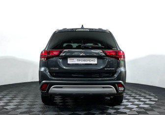 Подержанный автомобиль Mitsubishi Outlander 2018 года (6 фото)