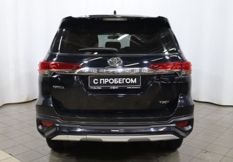 Подержанный автомобиль Toyota Fortuner 2019 года (5 фото)
