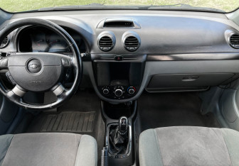 Подержанный автомобиль Chevrolet Lacetti Wagon 2007 года (12 фото)