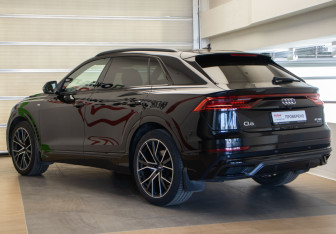 Подержанный автомобиль Audi Q8 2019 года (6 фото)