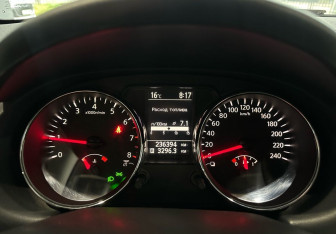 Подержанный автомобиль Nissan Qashqai 2011 года (14 фото)