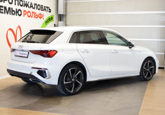 Подержанный автомобиль Audi A3 Hatchback 2021 года (4 фото)