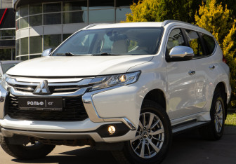 Подержанный автомобиль Mitsubishi Pajero Sport 2019 года (22 фото)