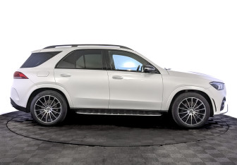 Подержанный автомобиль Mercedes-Benz GLE 2021 года (4 фото)