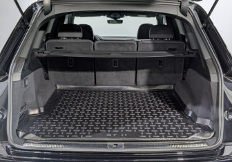 Подержанный автомобиль Audi Q7 2020 года (18 фото)