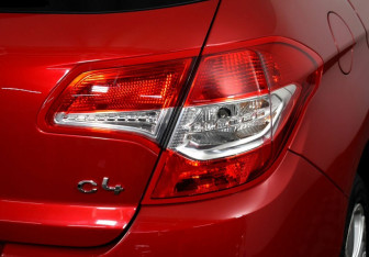 Подержанный автомобиль Citroen C4 Hatchback 2014 года (6 фото)