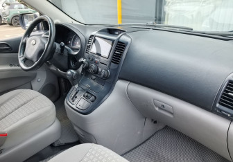 Подержанный автомобиль Kia Carnival 2009 года (11 фото)