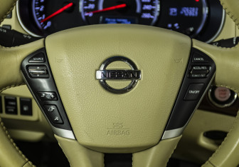 Подержанный автомобиль Nissan Teana 2011 года (11 фото)