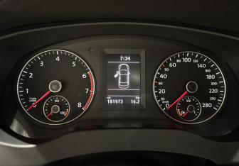 Подержанный автомобиль Volkswagen Jetta Sedan 2012 года (10 фото)