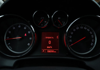 Подержанный автомобиль Opel Astra Hatchback 2011 года (17 фото)