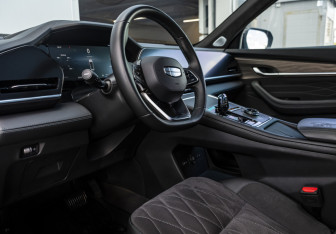 Подержанный автомобиль Geely Monjaro 2025 года (9 фото)