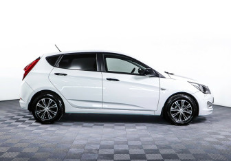 Подержанный автомобиль Hyundai Solaris Hatchback 2015 года (4 фото)